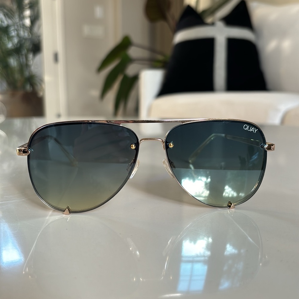 QUAY x DESI PERKINS HIGH KEY MINI SUNGLASSES